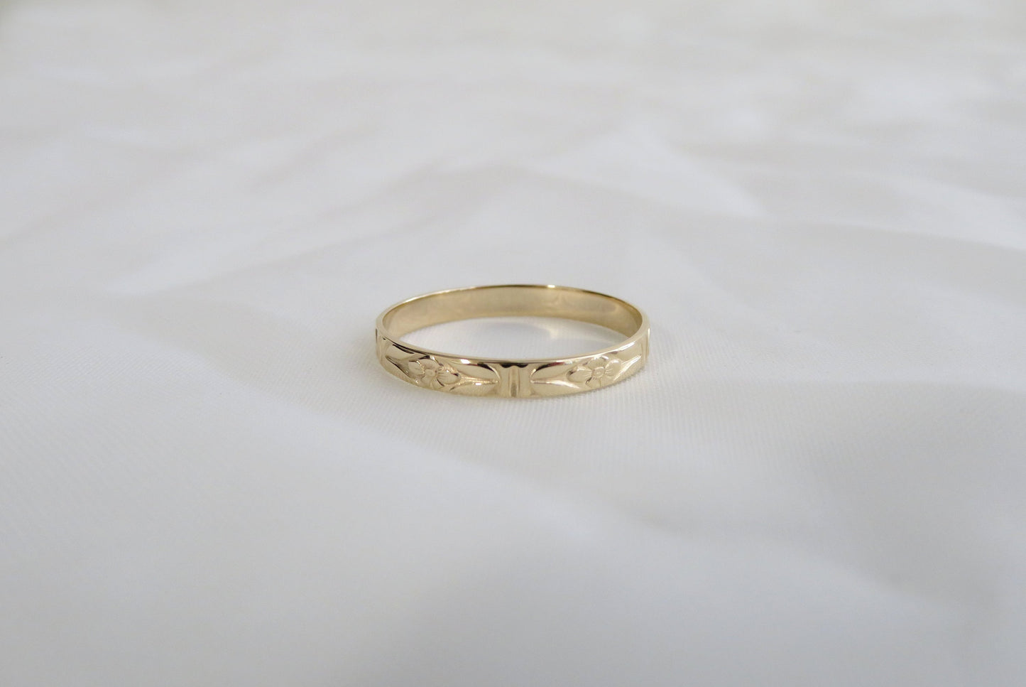 14k Yellow Gold - Floral 2.8mm