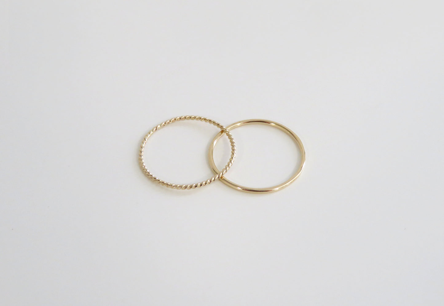 14k Yellow Gold - Twist and Thin Band Set