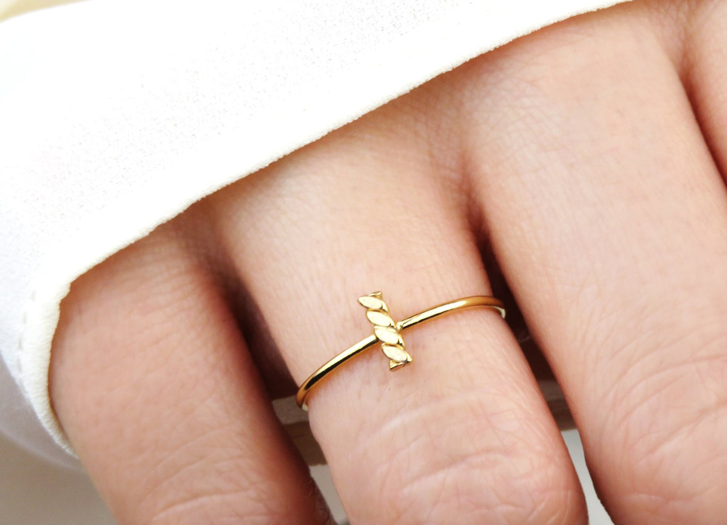 Twisted Horizontal Bar Ring