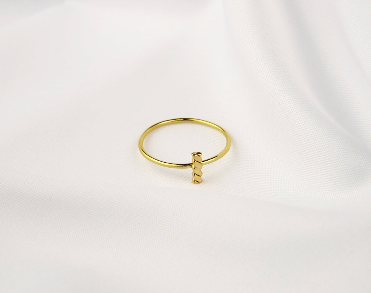 Twisted Horizontal Bar Ring