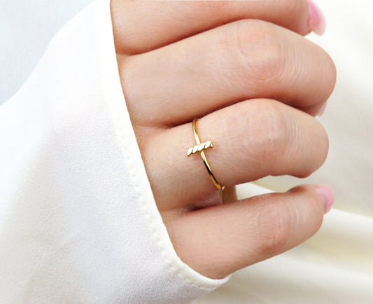 Twisted Horizontal Bar Ring