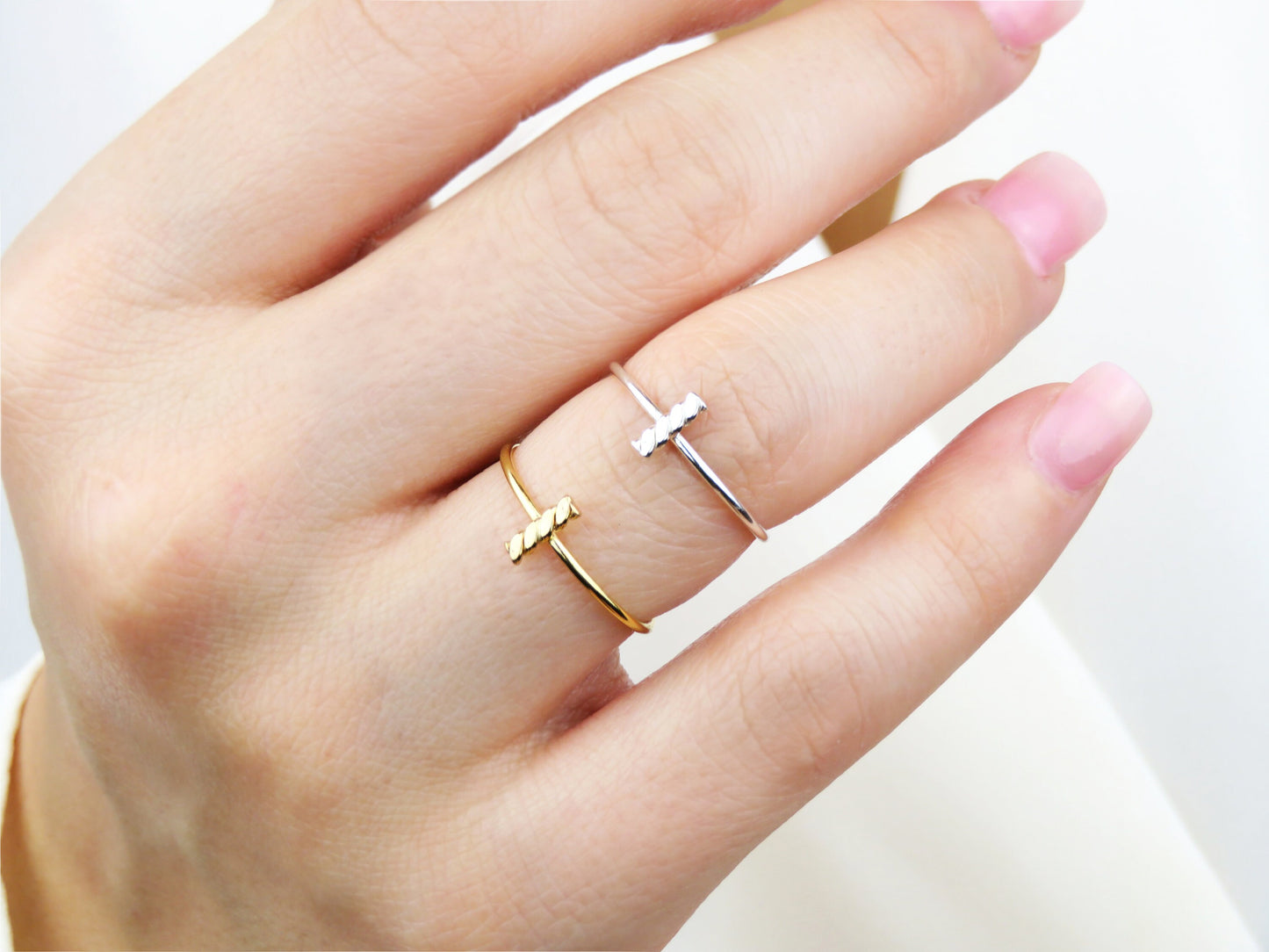 Twisted Horizontal Bar Ring