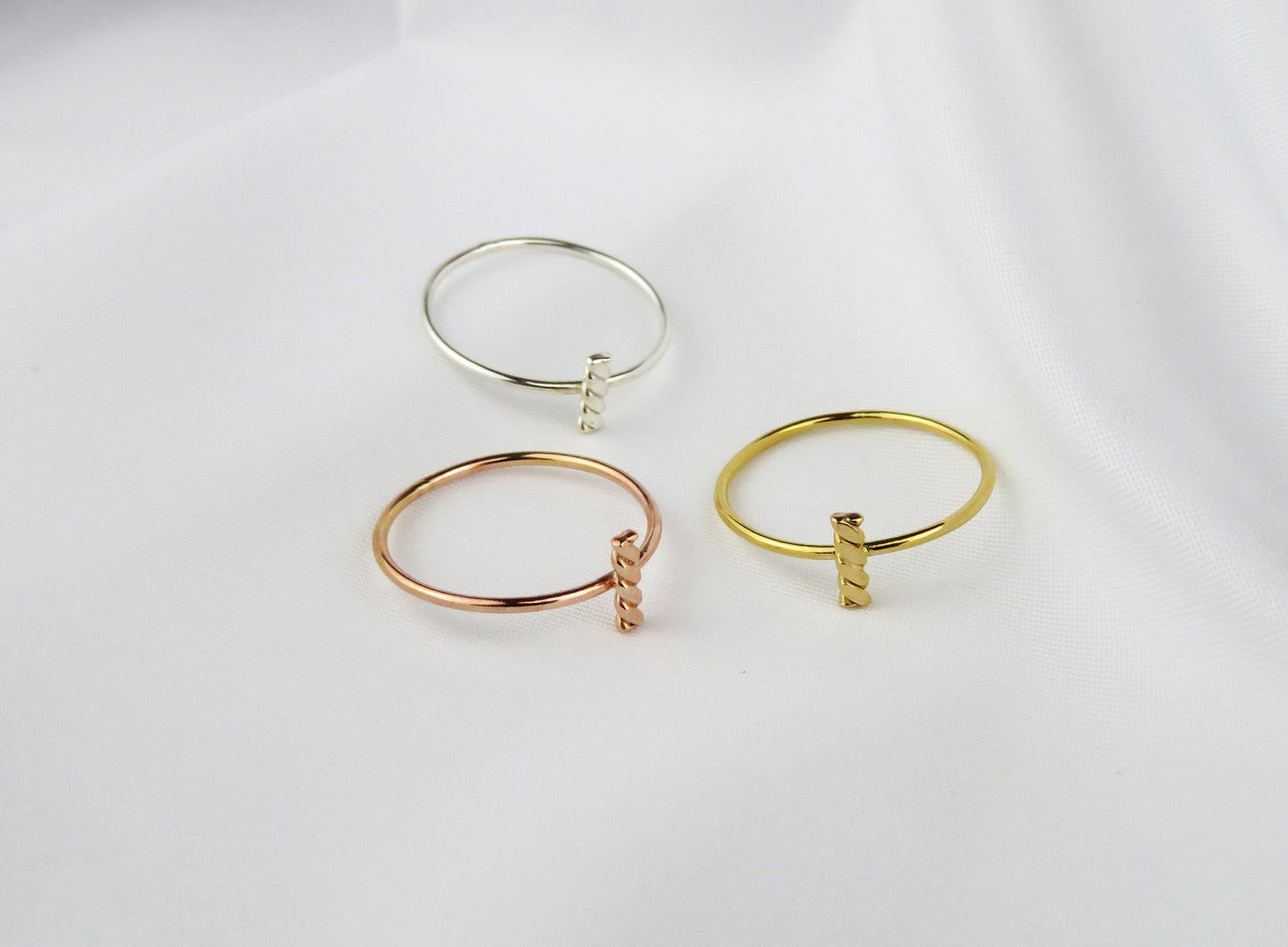 Twisted Horizontal Bar Ring